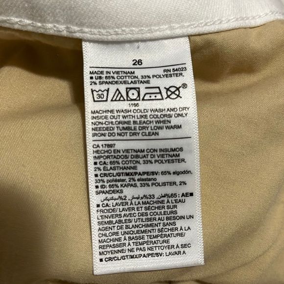 NWT-Old Navy-26 & 28 +. Mid Rise 3” Inseam Denim Short - Picture 7 of 7